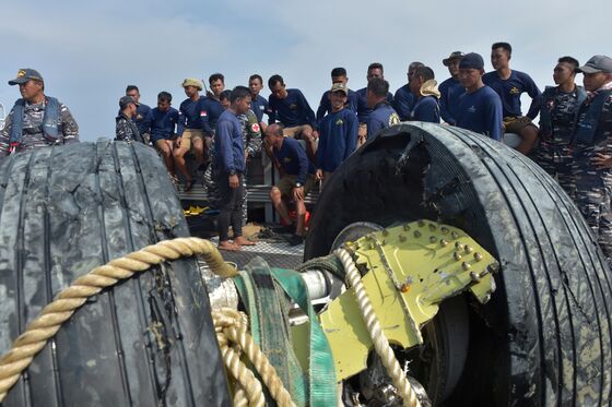 Divers Spot Main Wreckage of Crashed Indonesian Lion Air Jet