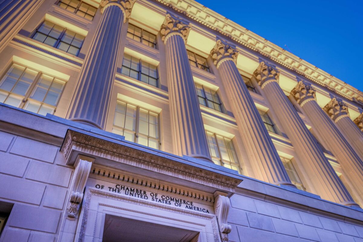 US Chamber of Commerce Sues Trump Admin Over $100,000 H-1B Visa Fee article image