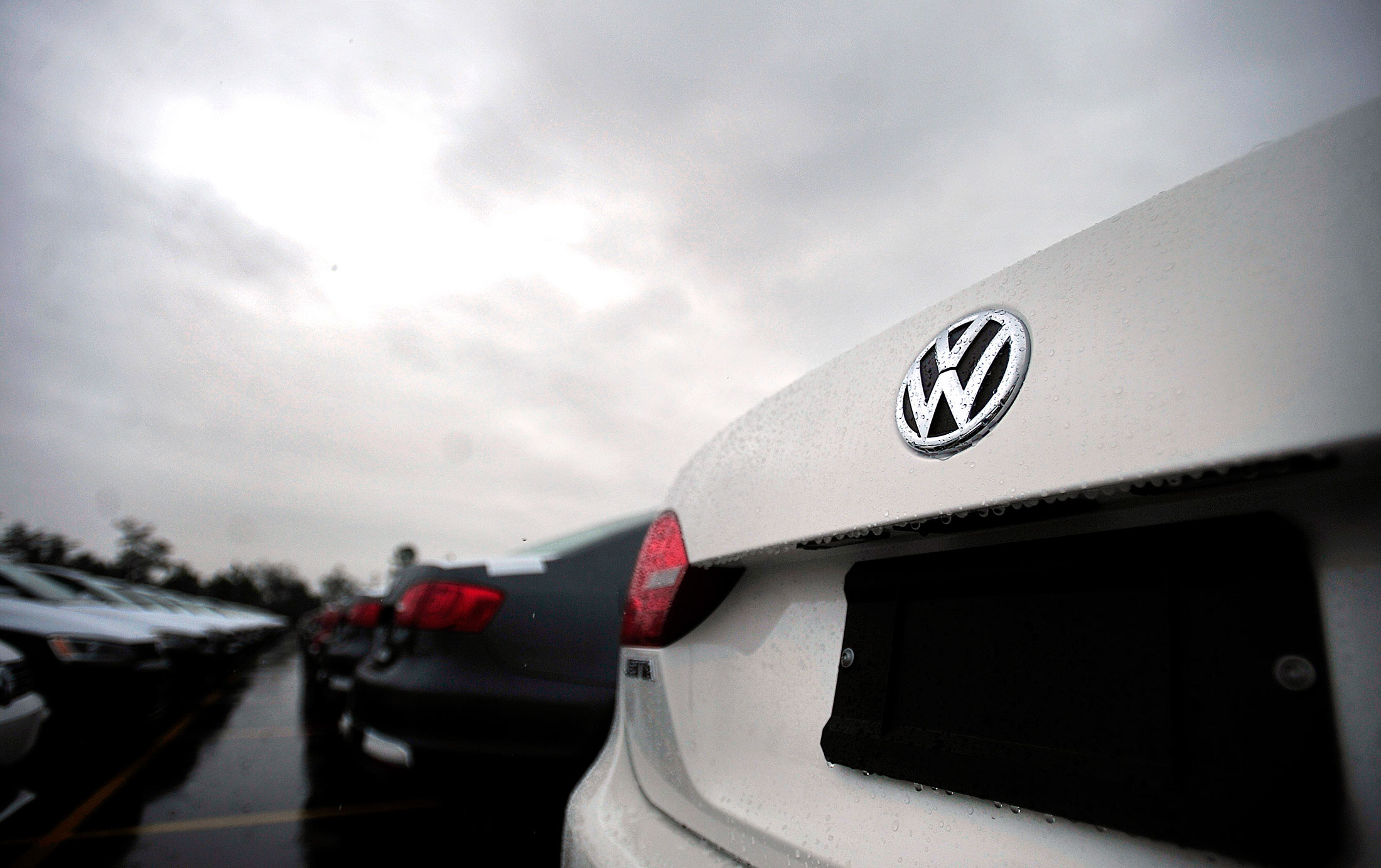 VW’s $14.7 Billion Diesel-Cheating Settlement Gets Go-Ahead - Bloomberg