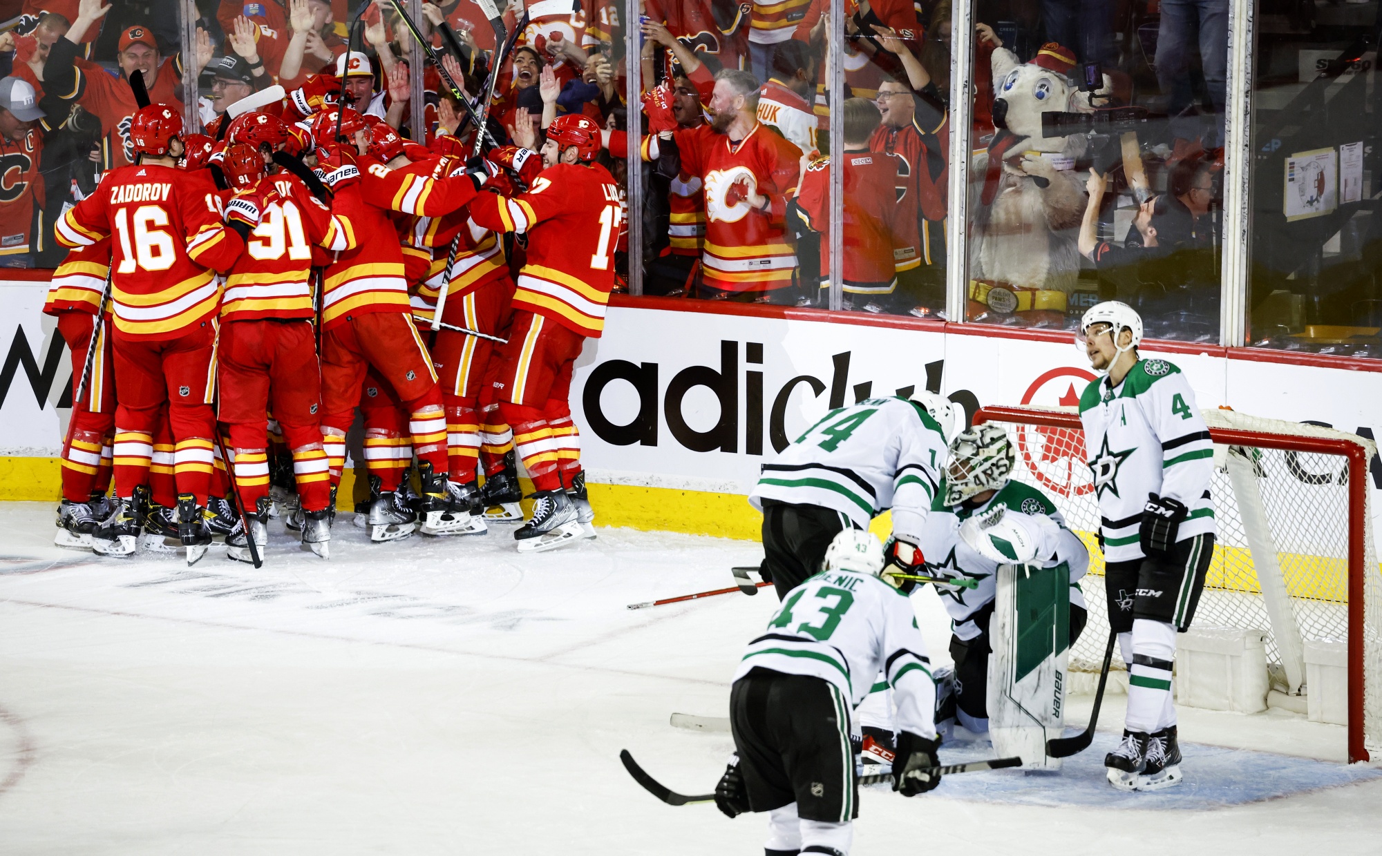 Gaudreau's OT goal gives Flames 3-2 win over Stars in Game 7