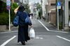 relates to 来年度予算100兆円超え-消費増税対策へ大盤振る舞い、財政再建遠く