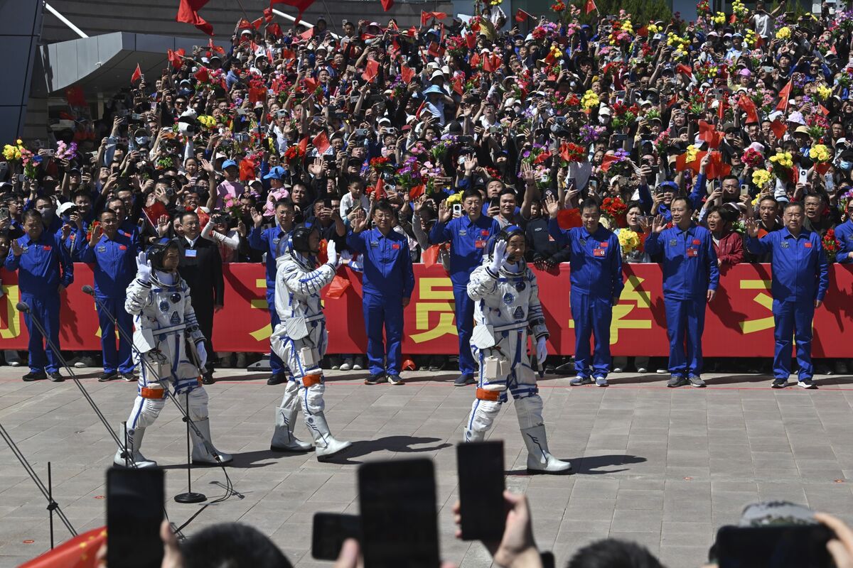 
                            Shenzhou-20: China Astronauts Return to Earth After Being Stuck in Space