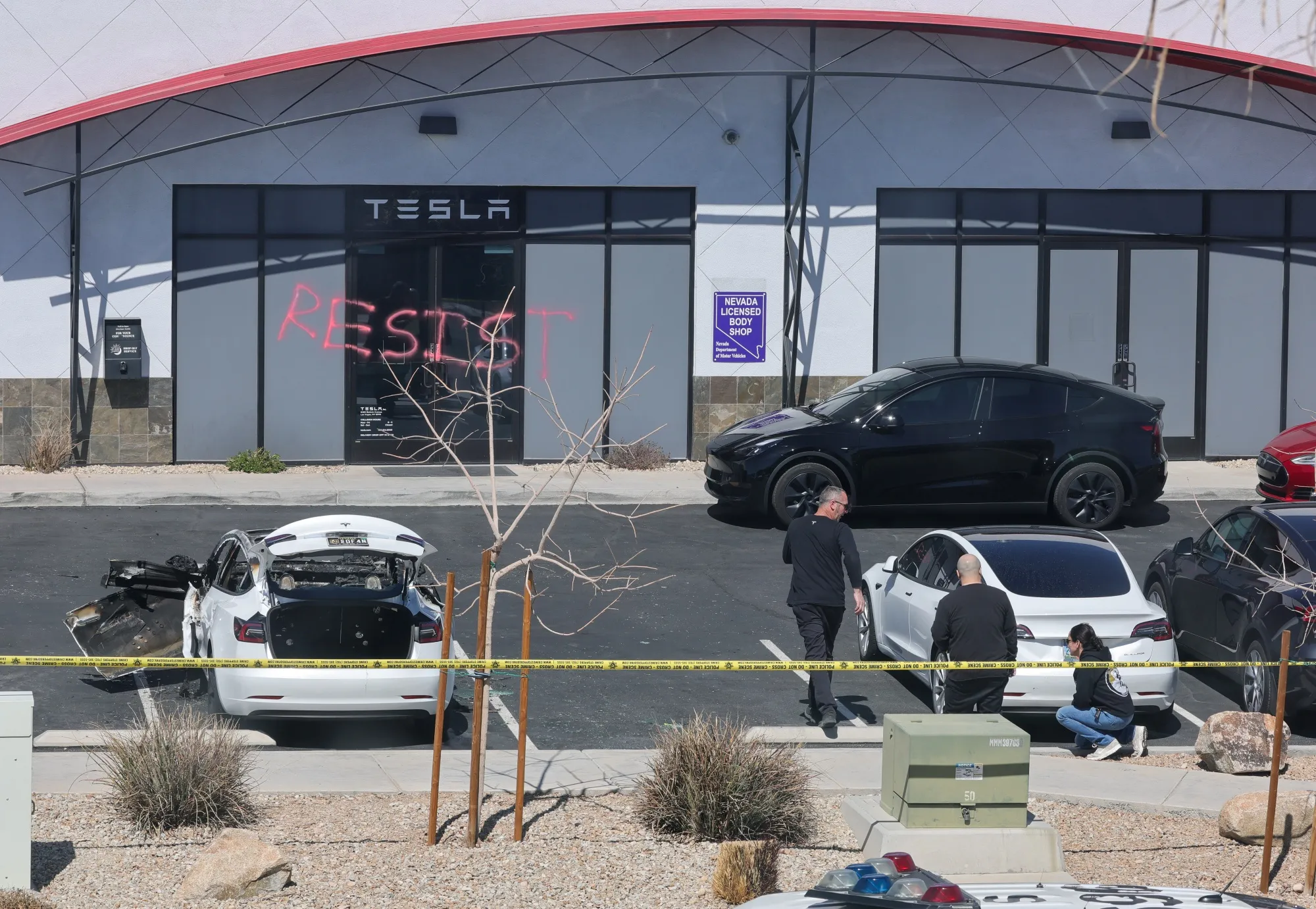 Investigators at a Tesla Collision Center&nbsp;in Las Vegas, Nevada, on March 18.