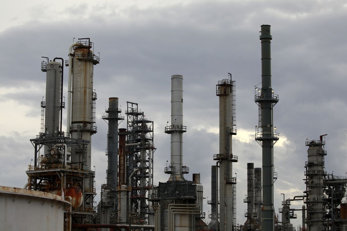 White House Eyes Restarting Idle Refineries to Tame Fuel Prices