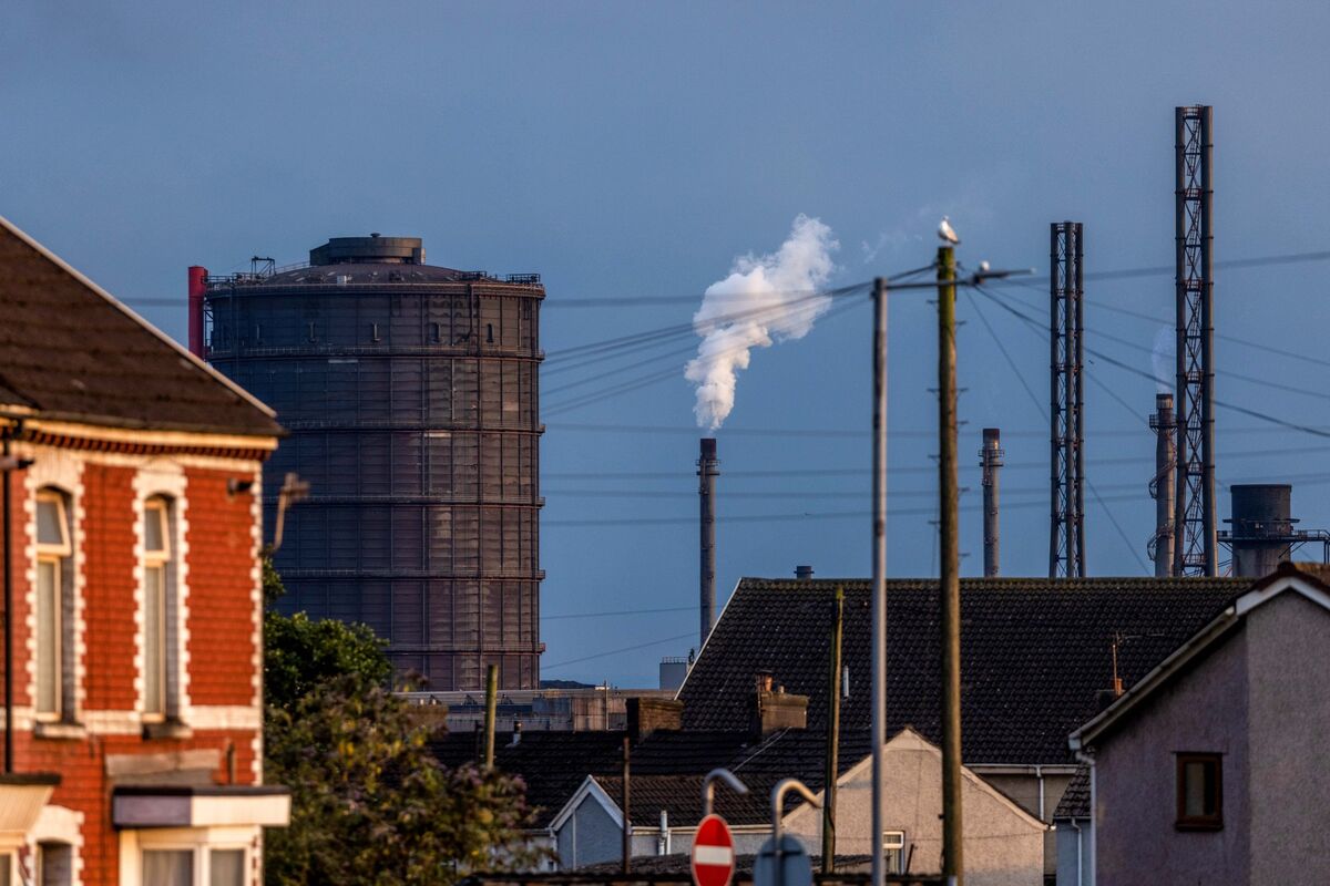 UK Should Drop 2030 Clean Power Goal, Tony Blair Institute Says