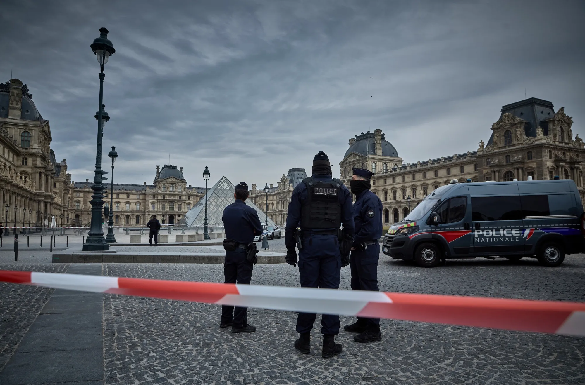 French Police officers seal off the entrance to the Louvre Museum following a jewelry&nbsp;heist in Paris&nbsp;on Oct.&nbsp;19.