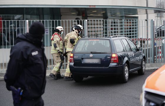 Car Hits Gates of Merkel’s Berlin Office, Causes ‘Minor Damage’