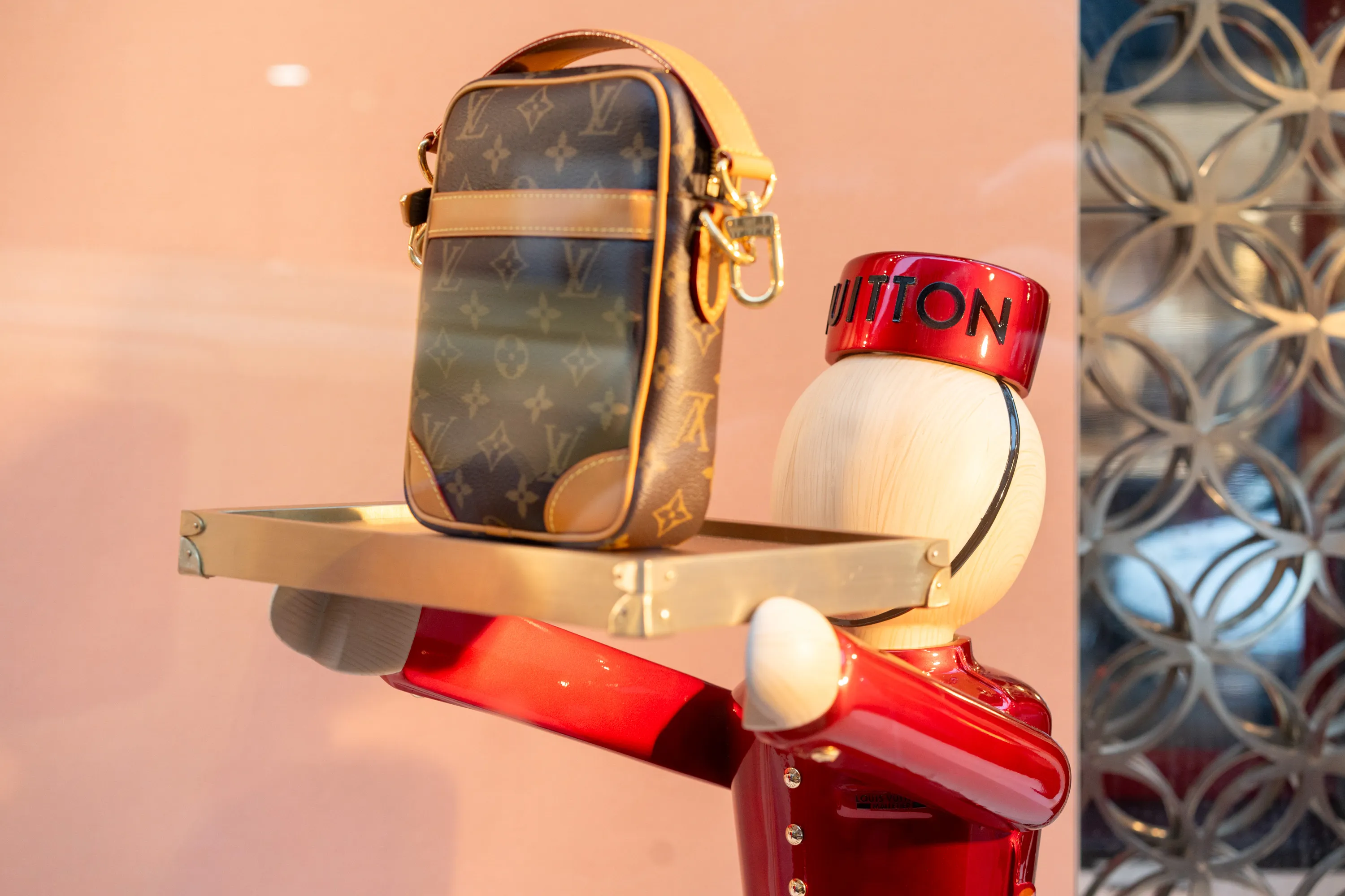 LVMH Louis Vuitton CEO Bernard Arnault Gets a Little Reality Check -  Bloomberg