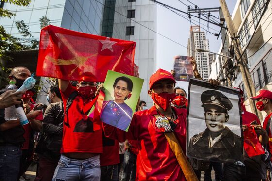Myanmar Army Rallies Supporters, Bans Flights Through April