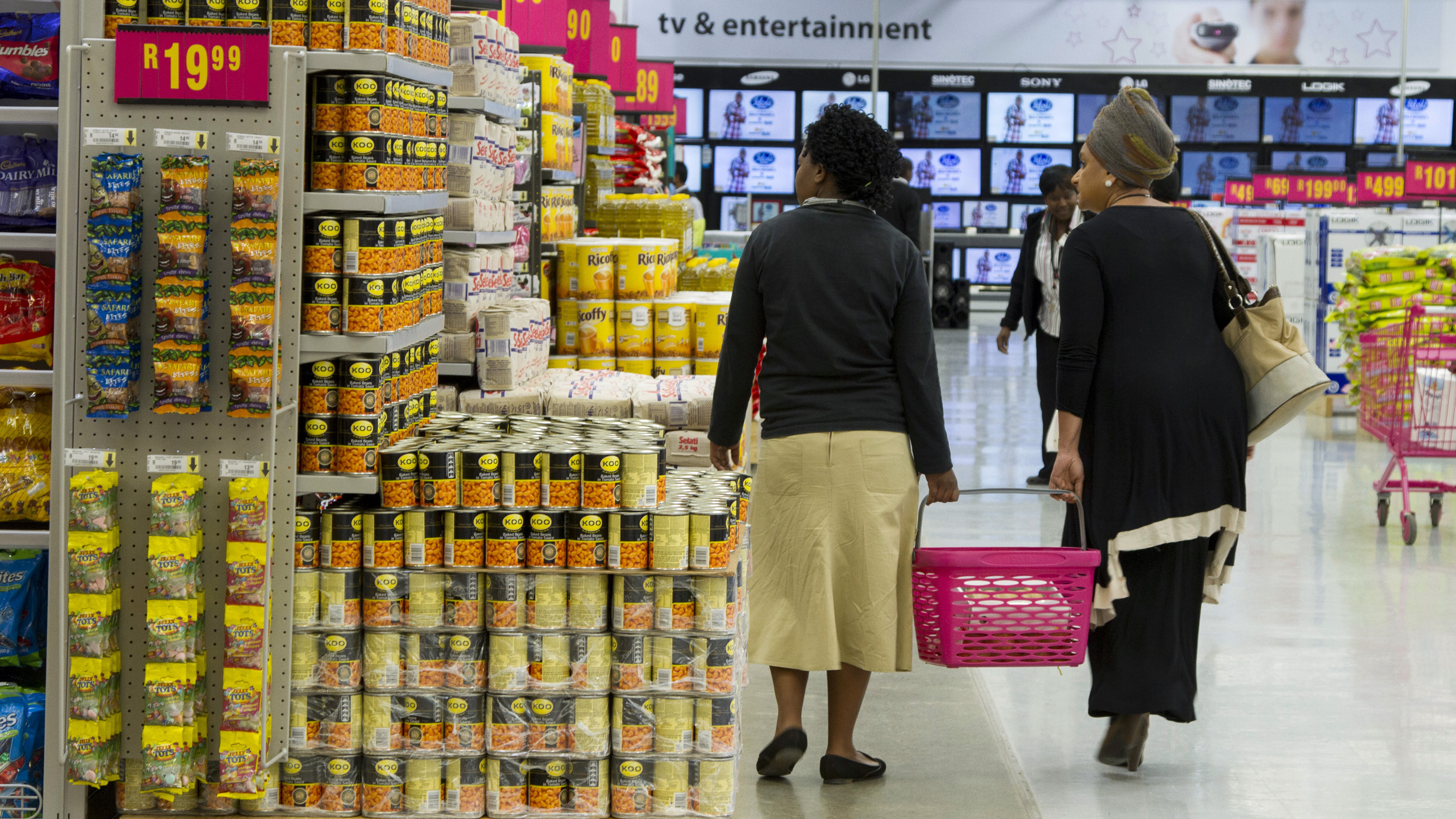 WalMart’s South Africa Growth Slowed by Mall Food Fight Bloomberg