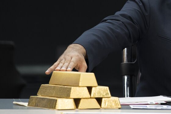 A Wild Plan to Pull Gold Out of London Intrigues Maduro Officials