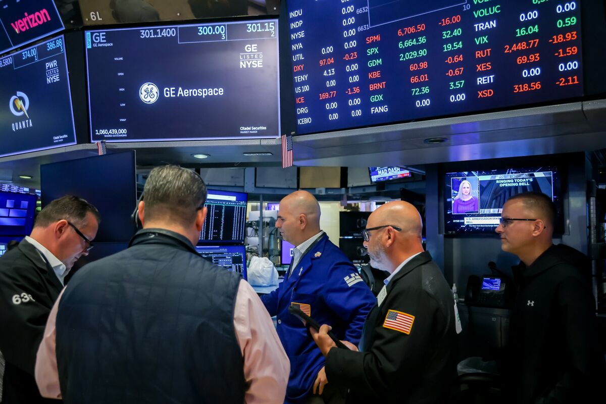 S&amp;P 500 Falls as ‘Hot’ Economic Data Fails to Restart Rally