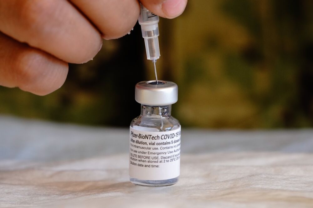 Coronavirus: EU gives green light to Pfizer-BioNTech vaccine