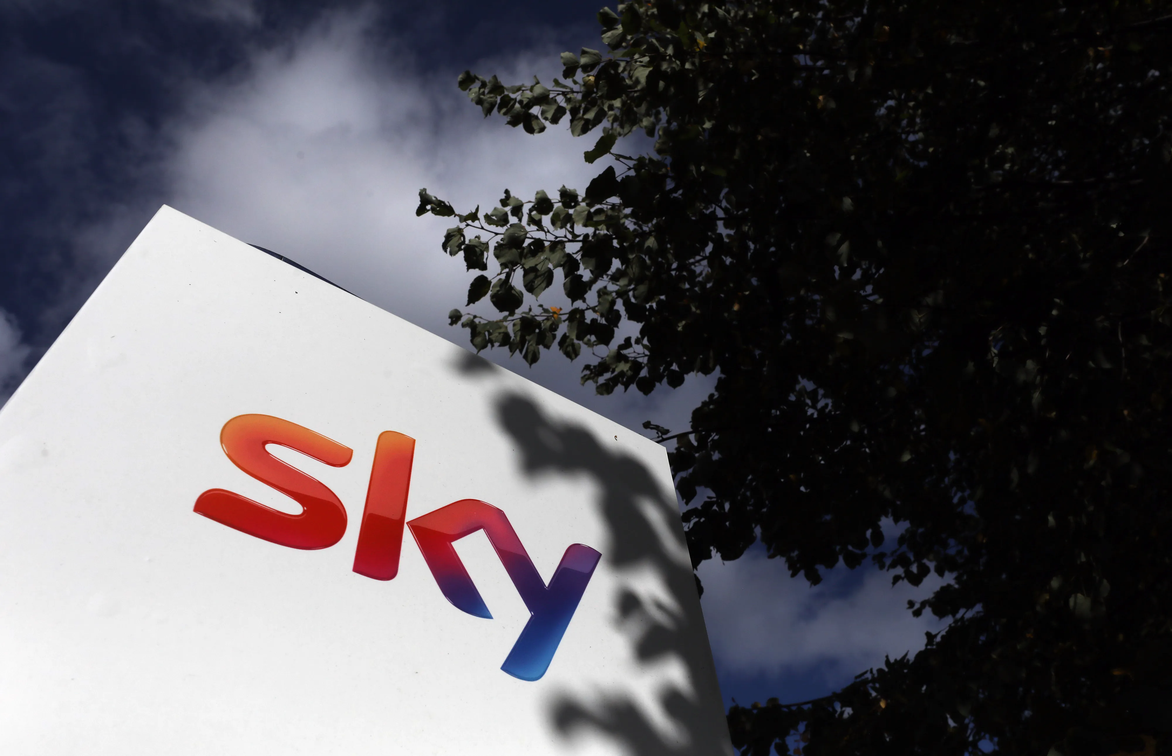 Sky Plc Ahead Of U.S. Media Giants Auction Battle For $36 Billion Pay-TV Firm