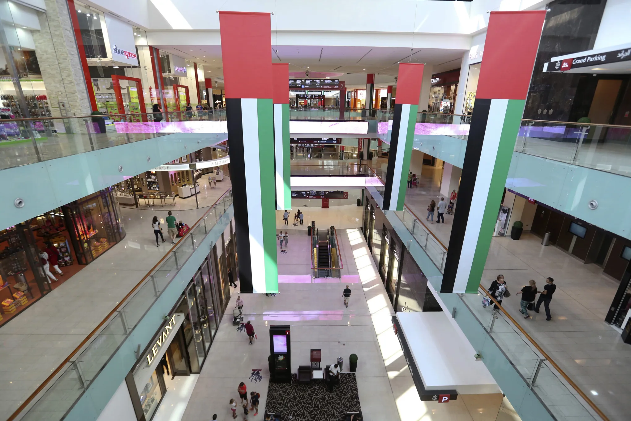 Oil Price Hurt Dubai Economy, But Malls Are Still Getting Built - Bloomberg