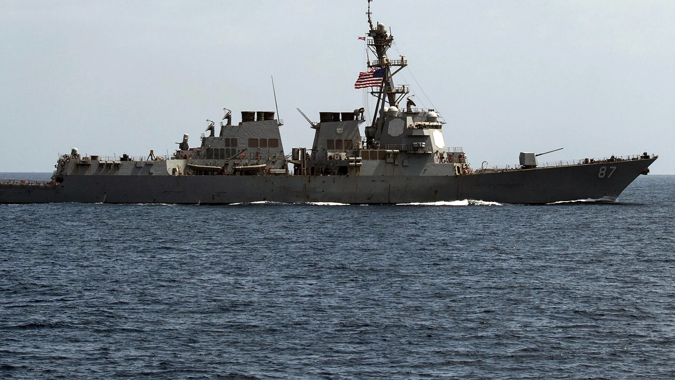 The USS Mason conducts maneuvers as part of an exercise in the Gulf of Oman, on Sept. 10, 2016.

