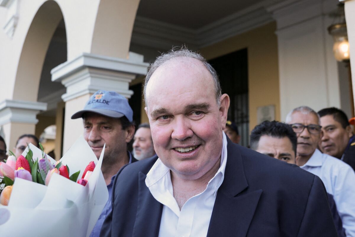 Peru’s Presidential Frontrunner Has Just 11% Support, Poll Finds