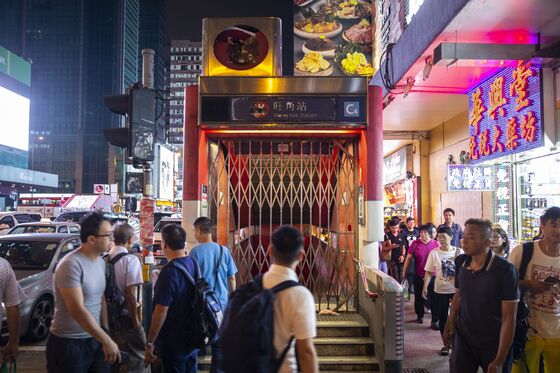 Hong Kong Protesters Are Debating a Halt to Vandalism