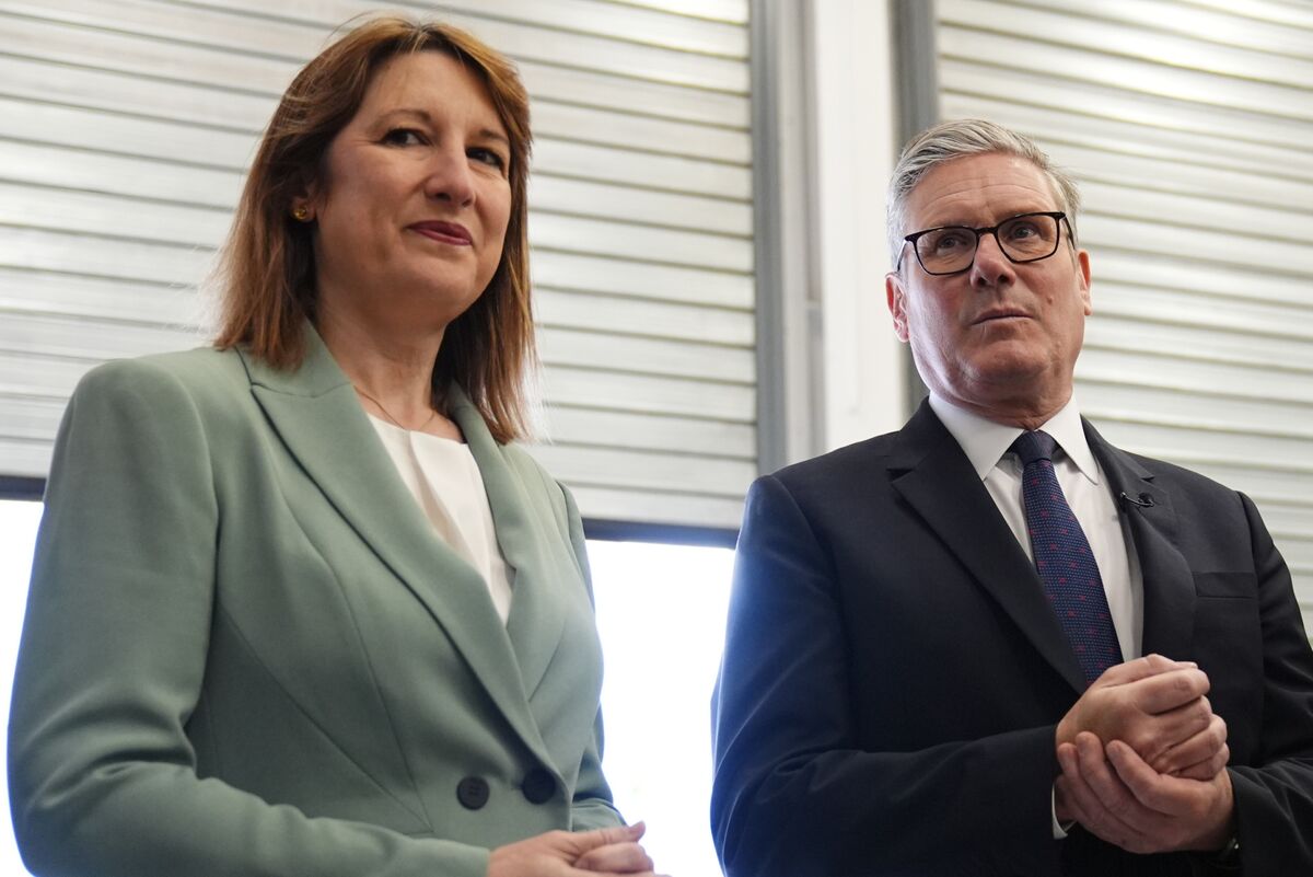 Starmer Says Reeves Will Stay as UK Chancellor Despite Setbacks