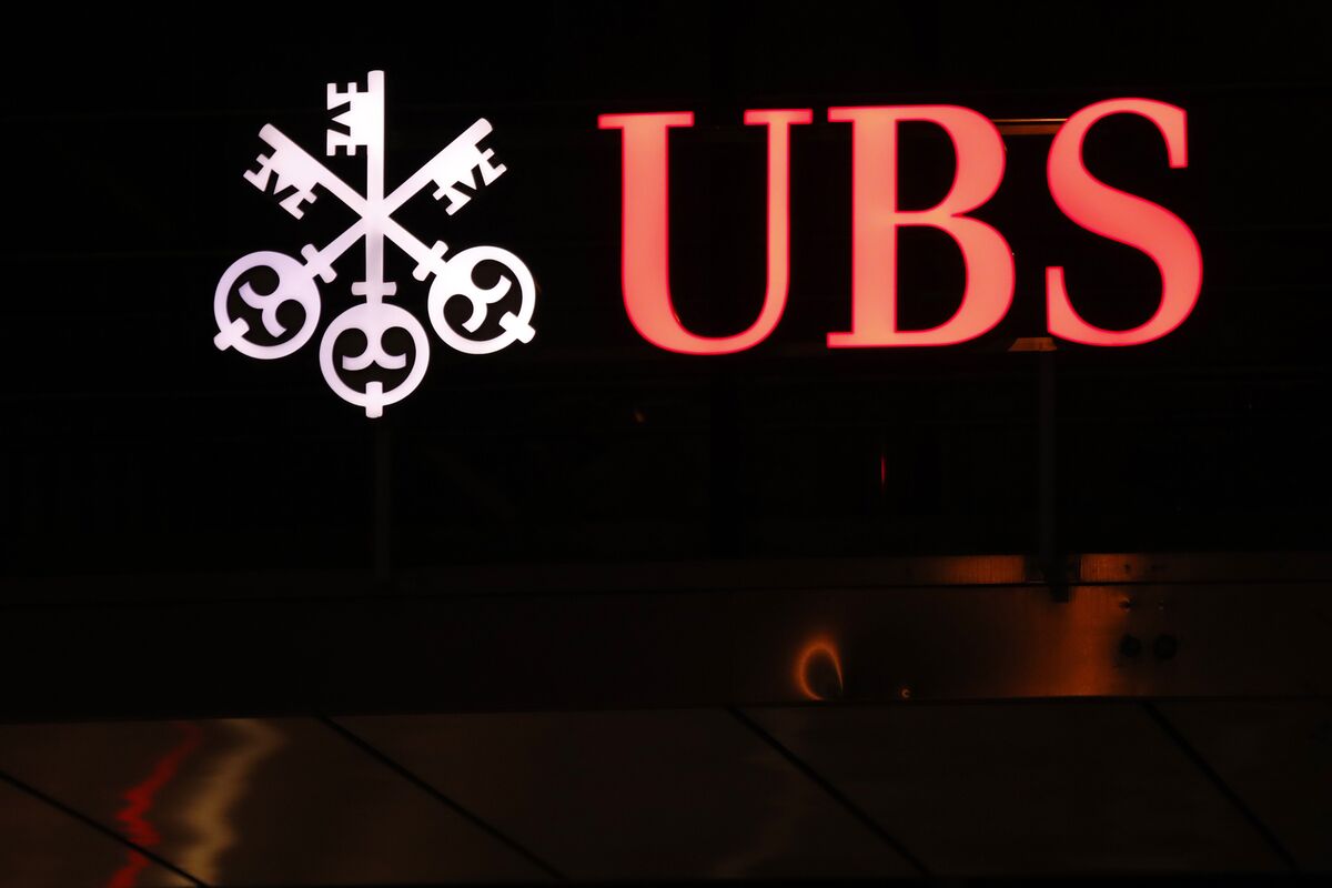 ubs-ceo-hamers-says-bonuses-will-drop-if-deals-don-t-come-back-bloomberg