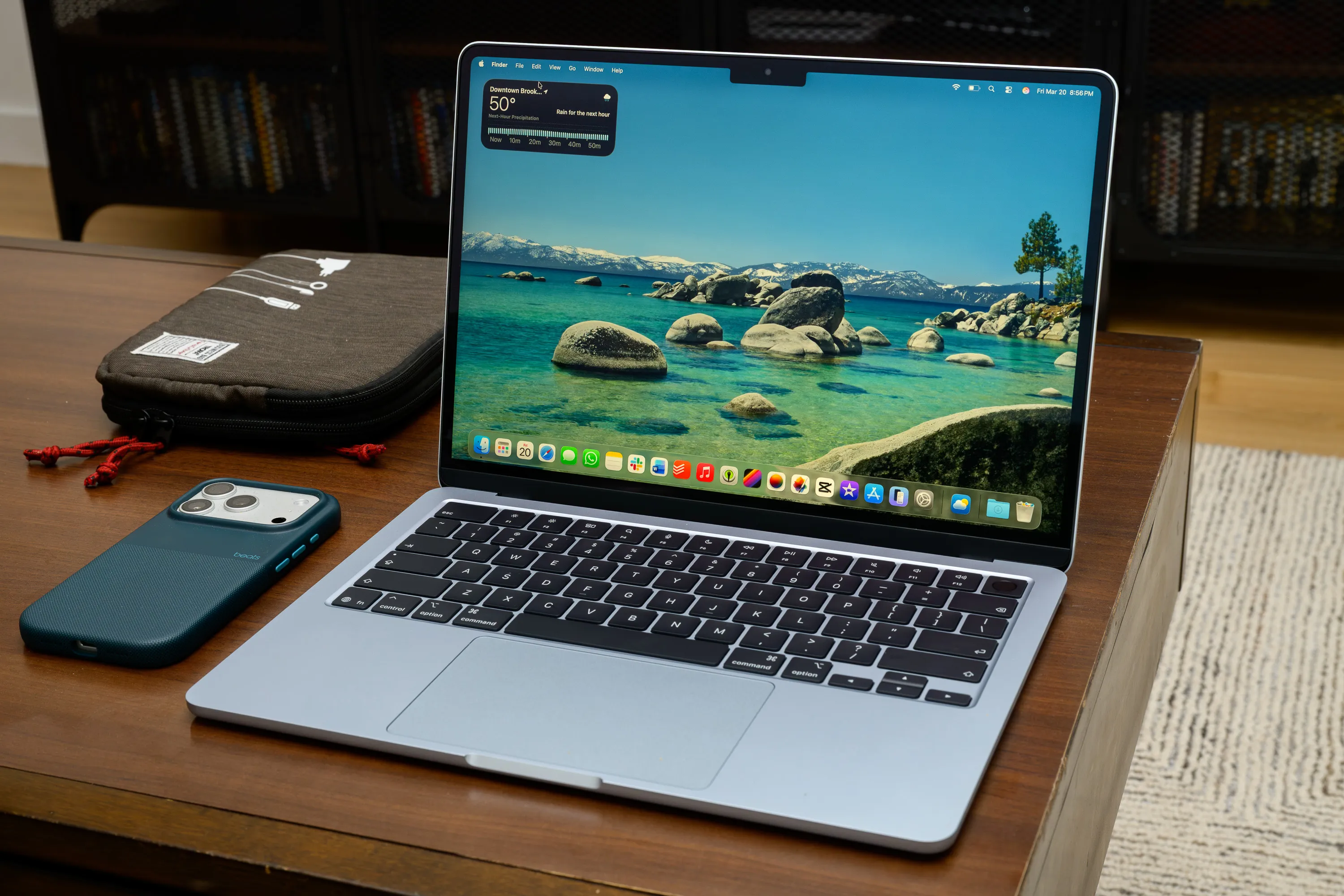 MacBookに表示されたmacOS Tahoe