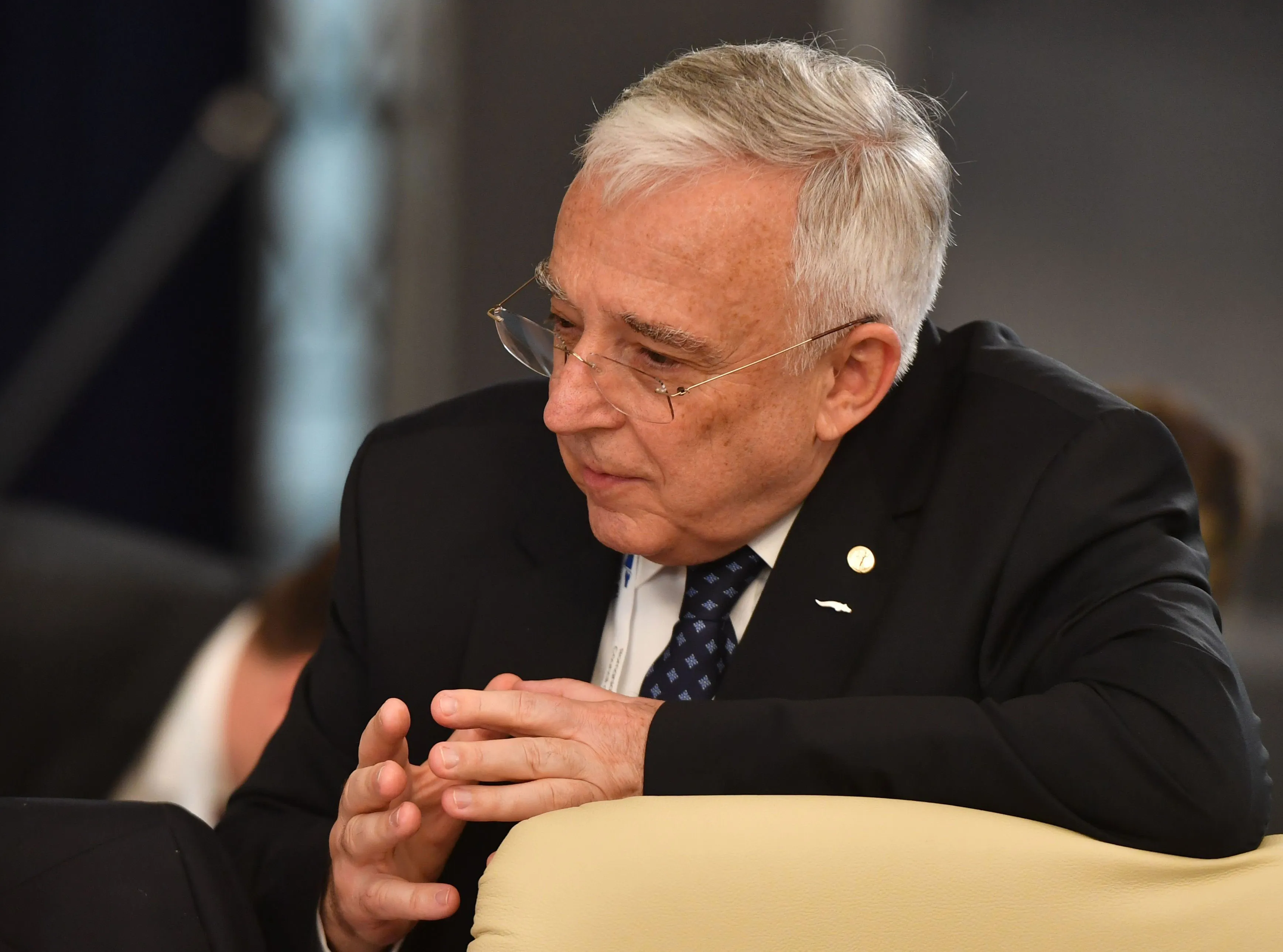 Mugur Isarescu