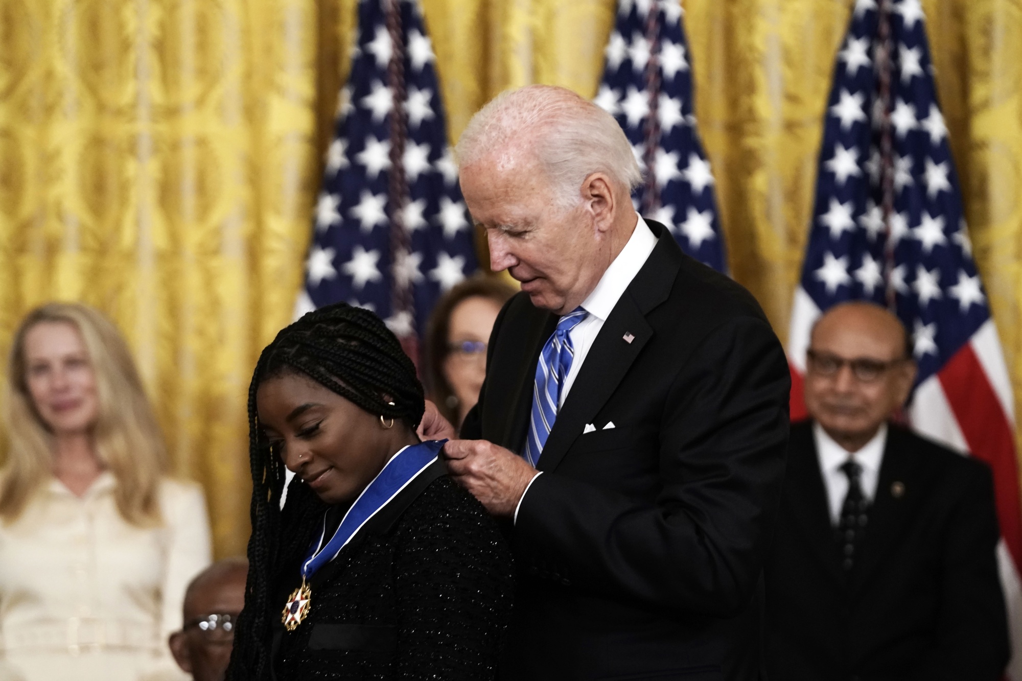 Whitney Arbejdskraft Se insekter Biden Awards Medal of Freedom to Biles, Rapinoe, Late Apple Founder Jobs -  Bloomberg