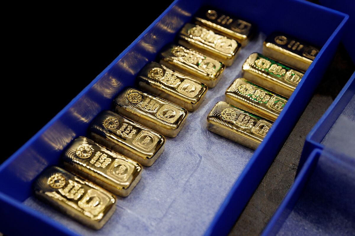Gold Steadies as Investors Bank on More US Rate Cuts Next Year