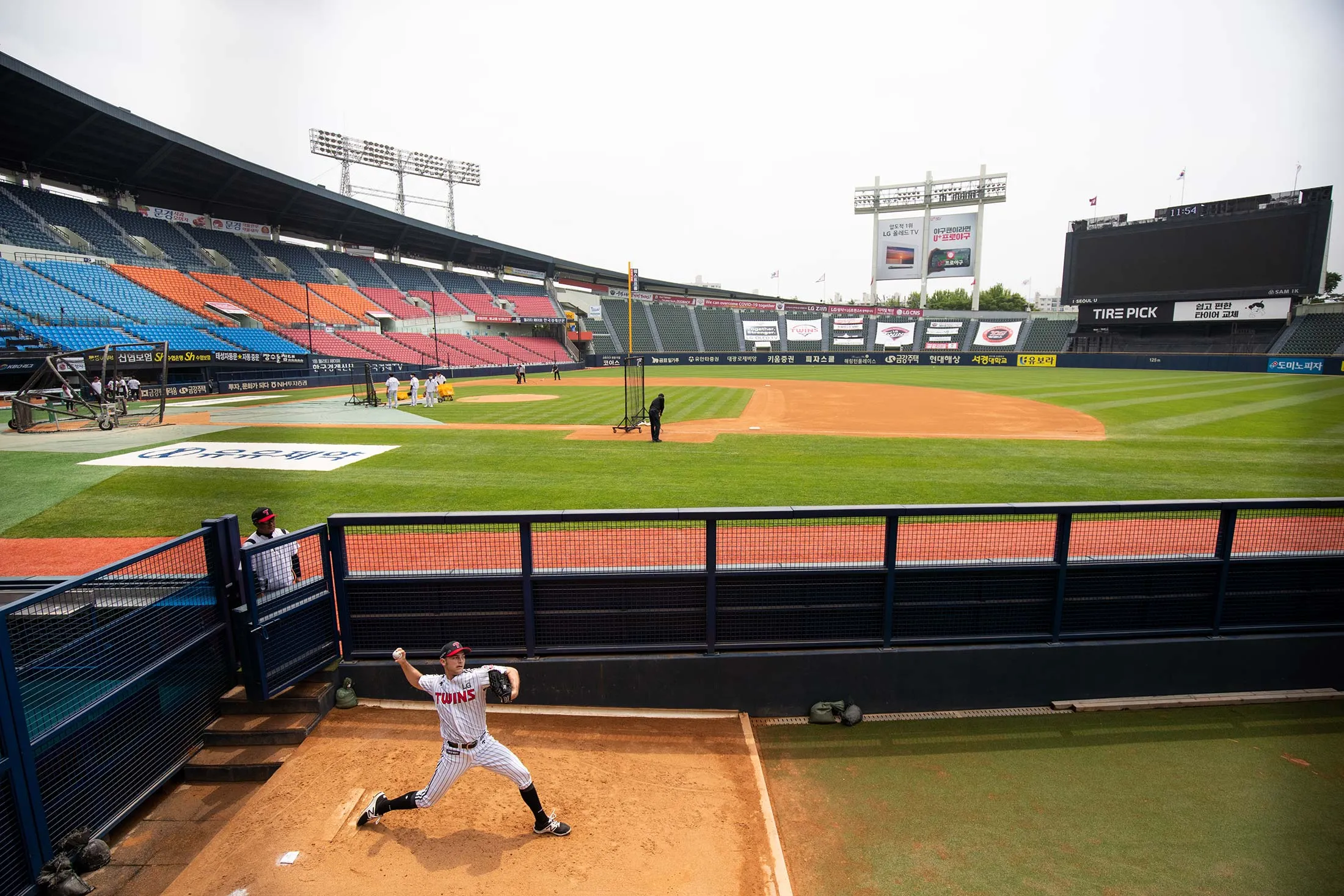 American pitcher Tyler Wilson practices ahead of the KBO League game between LG Twins and Kiwoom Heroes at Jamsil Baseball Stadium in Seoul on May 17.