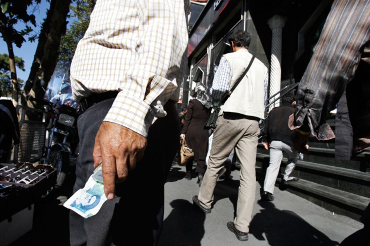 Dollar-Less Iranians Discover Virtual Currency