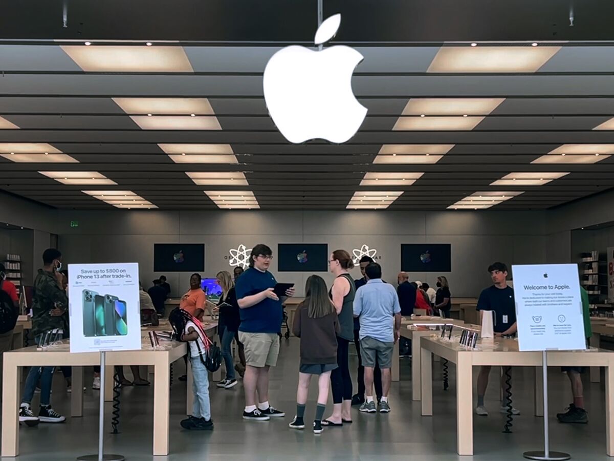 Apple Becomes Third Stock in History to Top $4 Trillion in Value
