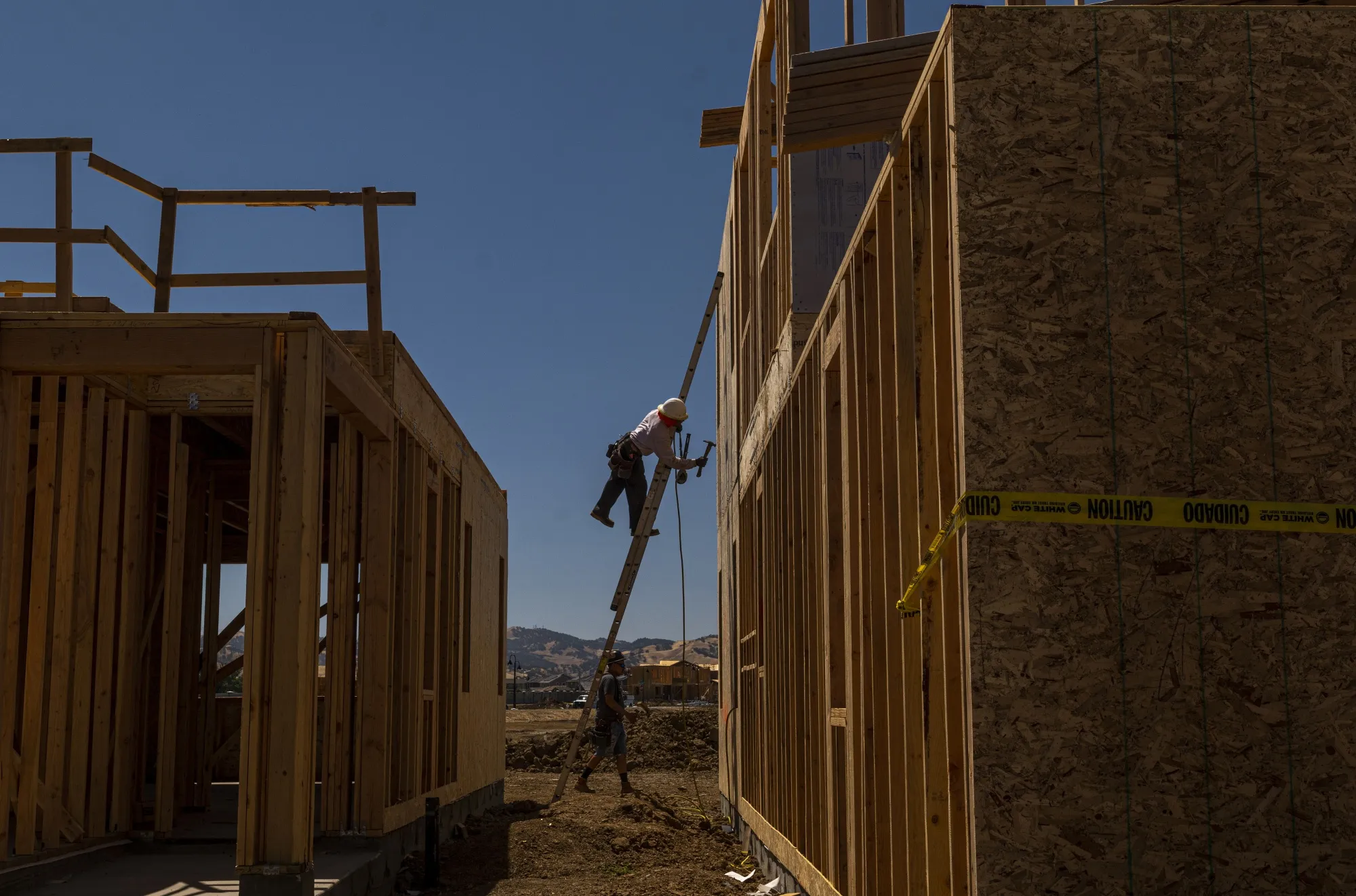Much like economists can’t agree whether the US is barreling&nbsp;toward a recession, the construction industry is split as to whether the good times will last.