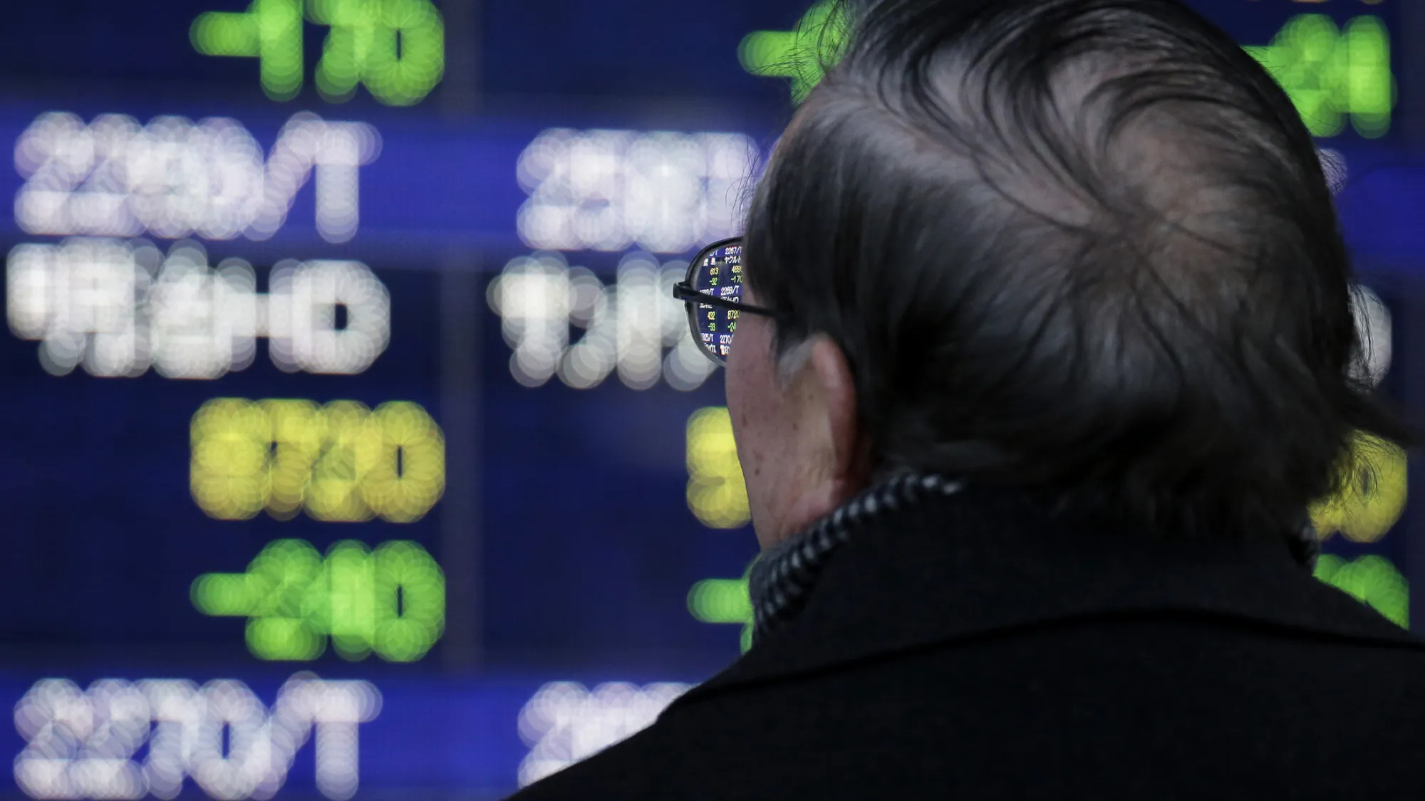 Negative Rates Prompt Japan Banks to Opt Out Via Derivatives - Bloomberg