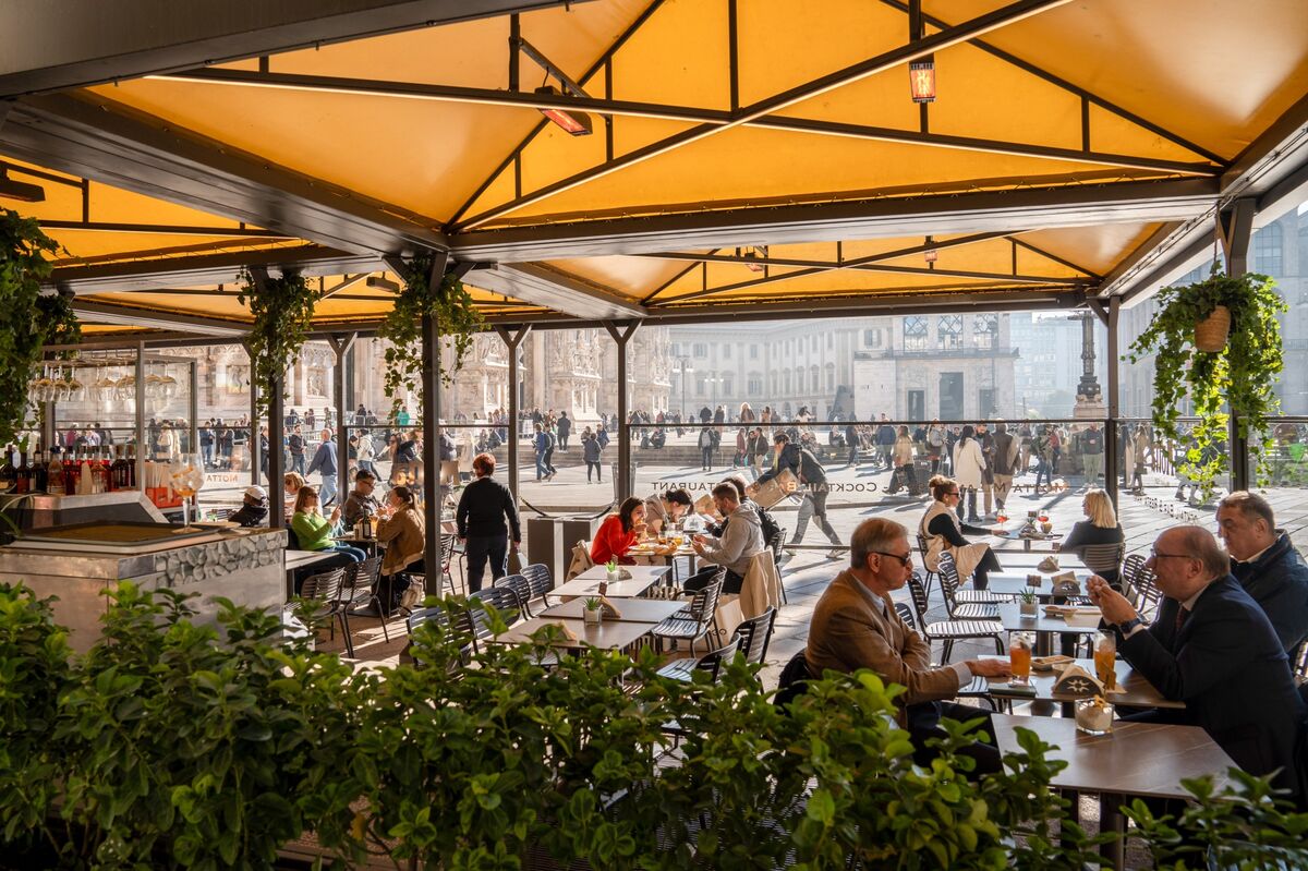 Italy Gets First Fitch Upgrade Since 2021 in Applause for Meloni