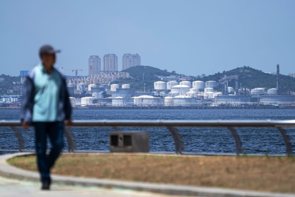 How Low Can the Oil Price Go? Only China Knows