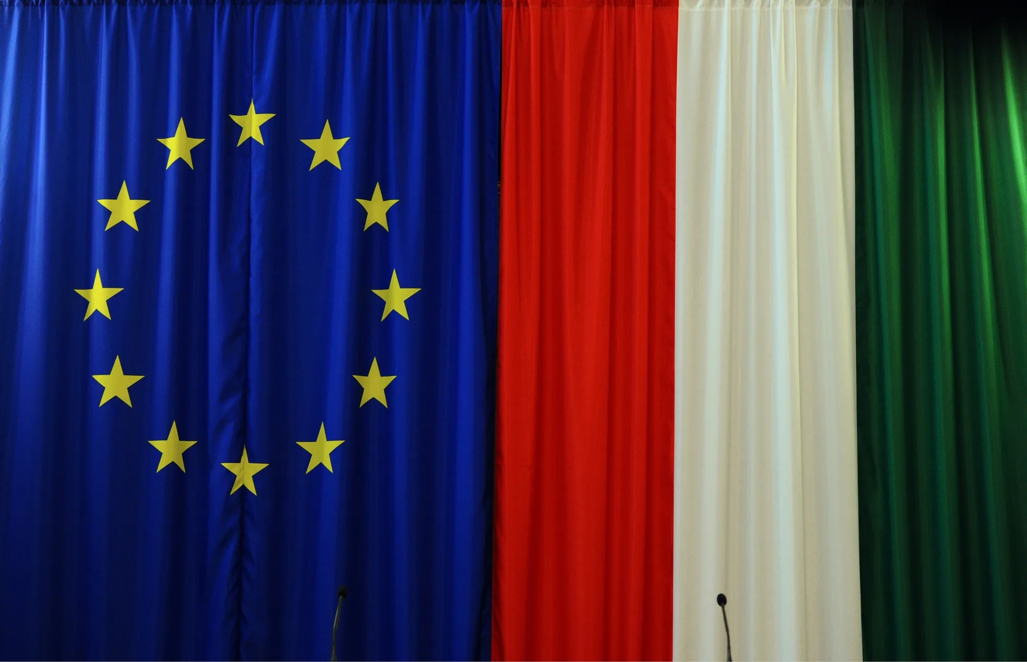 The flags of the European Union&nbsp;and&nbsp;Hungary.