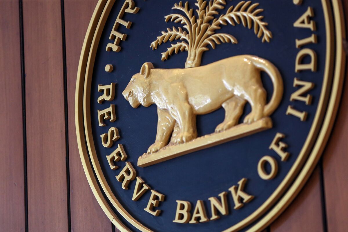 RBI’s Short Dollar Book Surges to Record on Diaspora Deposits