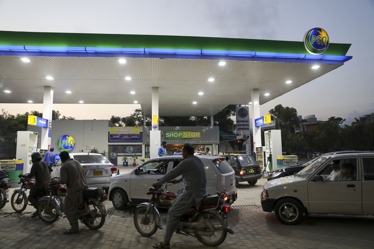 Pakistan State Oil Planning 500 Million Local LNG Terminal Bloomberg