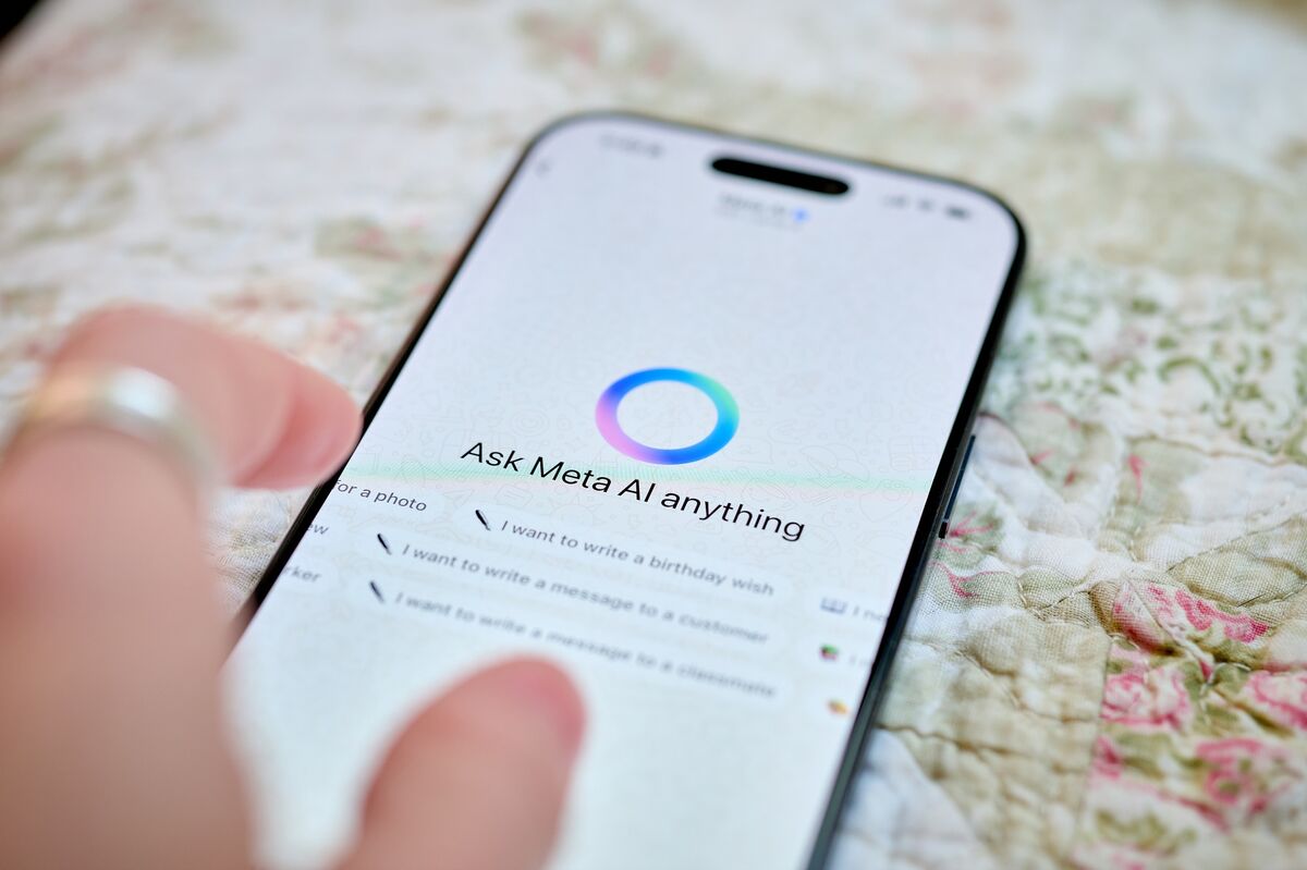 Meta Poaches Apple AI Executive Even as It Plans Hiring Slowdown