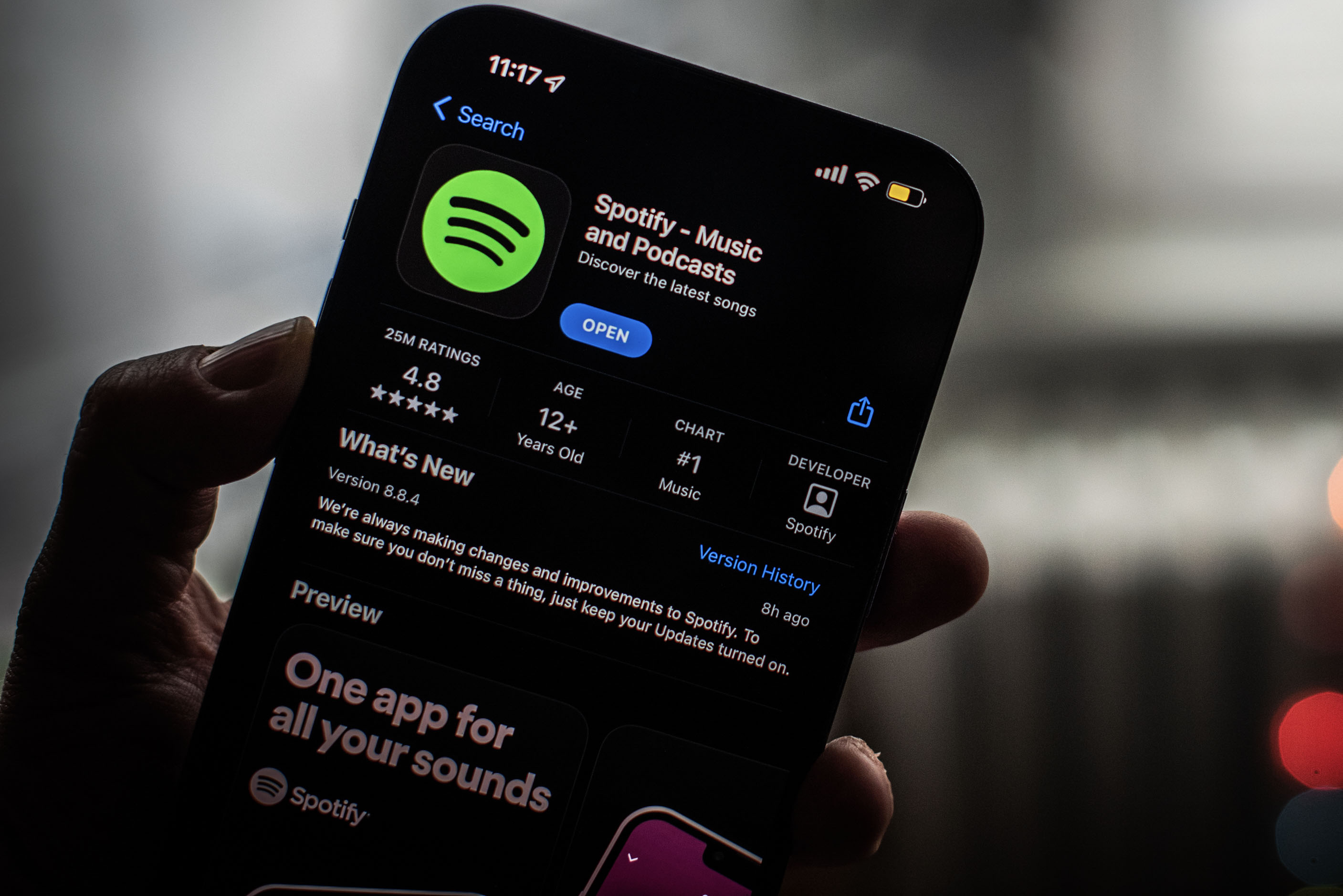 Spotify May Soon Integrate Music Videos Into the 'Now Playing' Screen