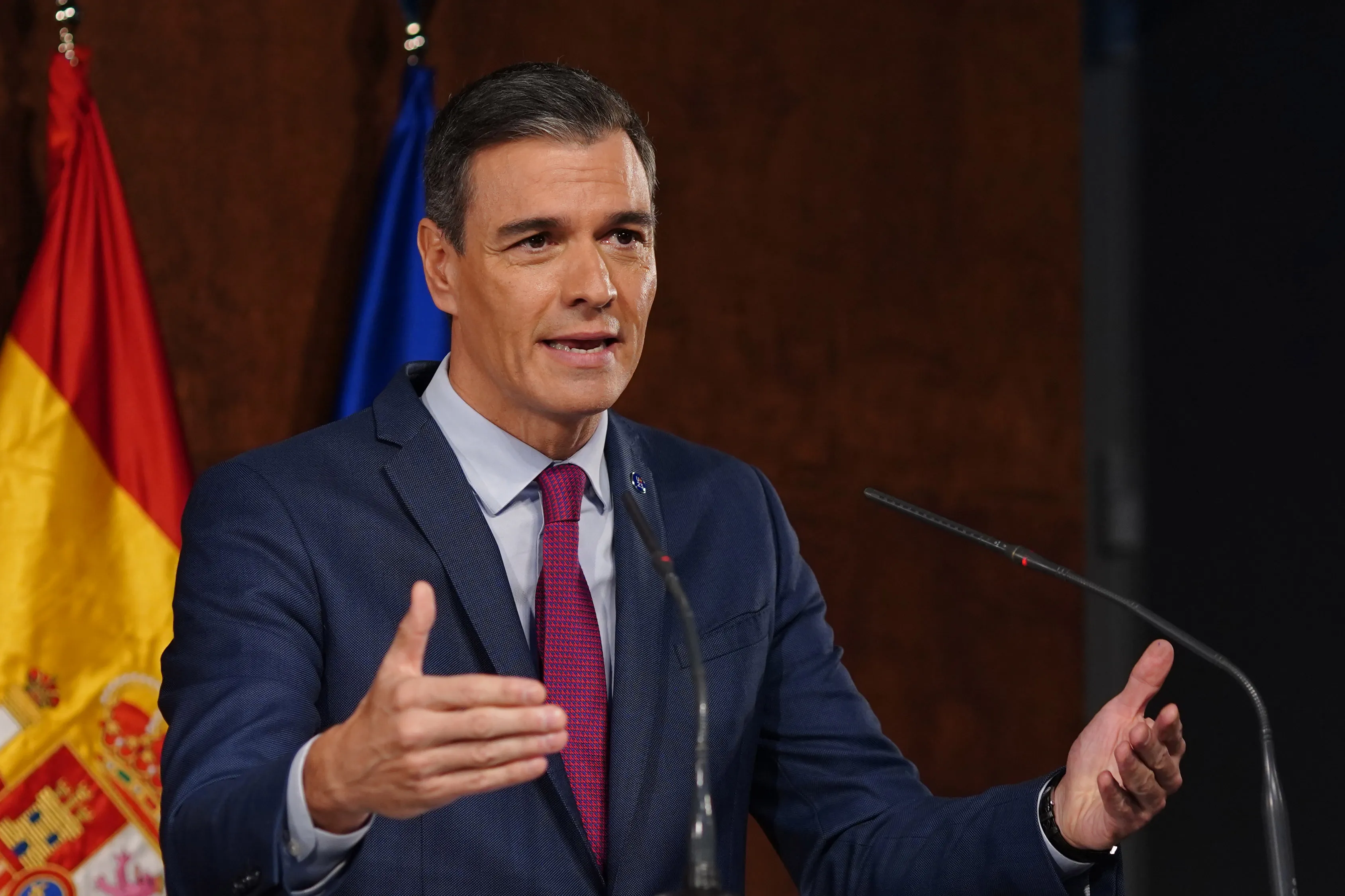 The precarious survival of Pedro Sánchez