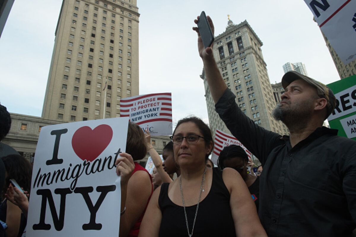 Can Democrats Go It Alone On Immigrant Amnesty? - Bloomberg