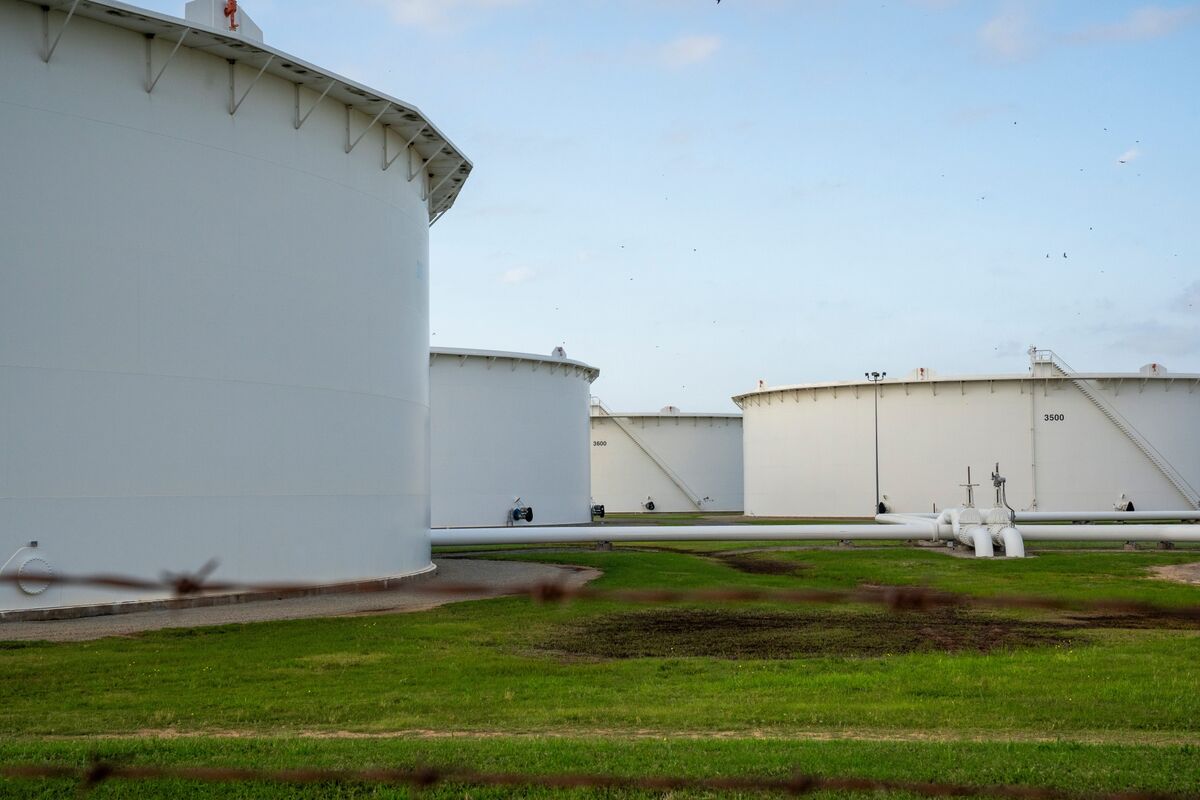 bloomberg.com - Will Kubzansky - Hedge Funds Piled Into Bearish Oil Bets Ahead of US-Iran MOU