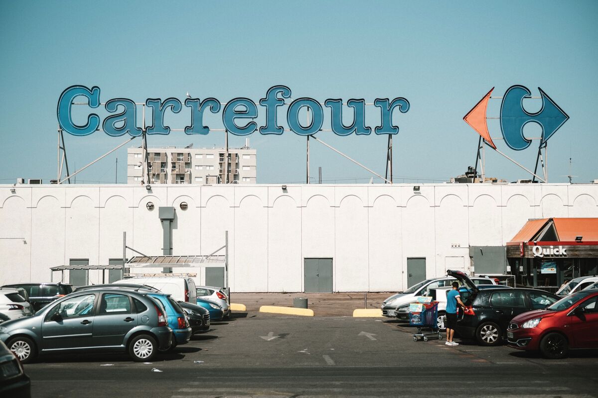 Carrefour to Sell Italian Business, Invest in Relaunch