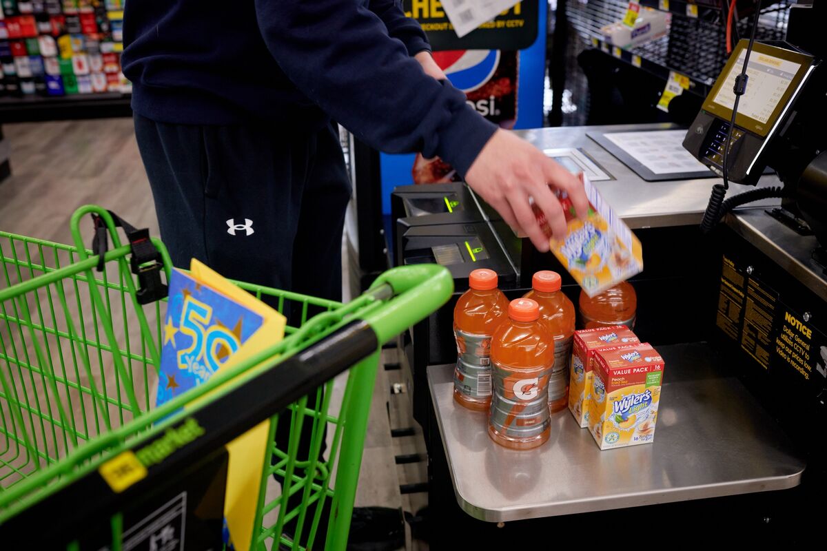 bloomberg.com - Tonya Garcia - Dollar General Shoppers Cut Back on Food Due to High Gas Prices