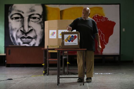 Venezuelans Vote in Election Shadowed by Crisis and Boycott
