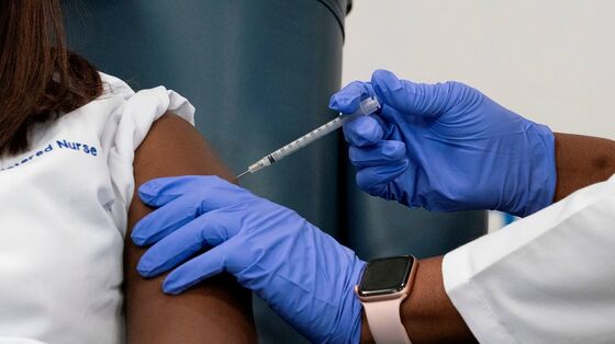 U.S. Deaths Surpass 300,000 as Vaccinations Begin: Virus Update