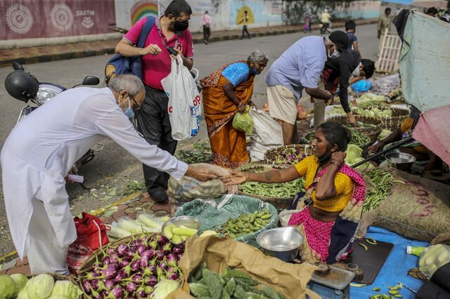 Customers buy vegetables from street vendors in Mumbai in 2020.