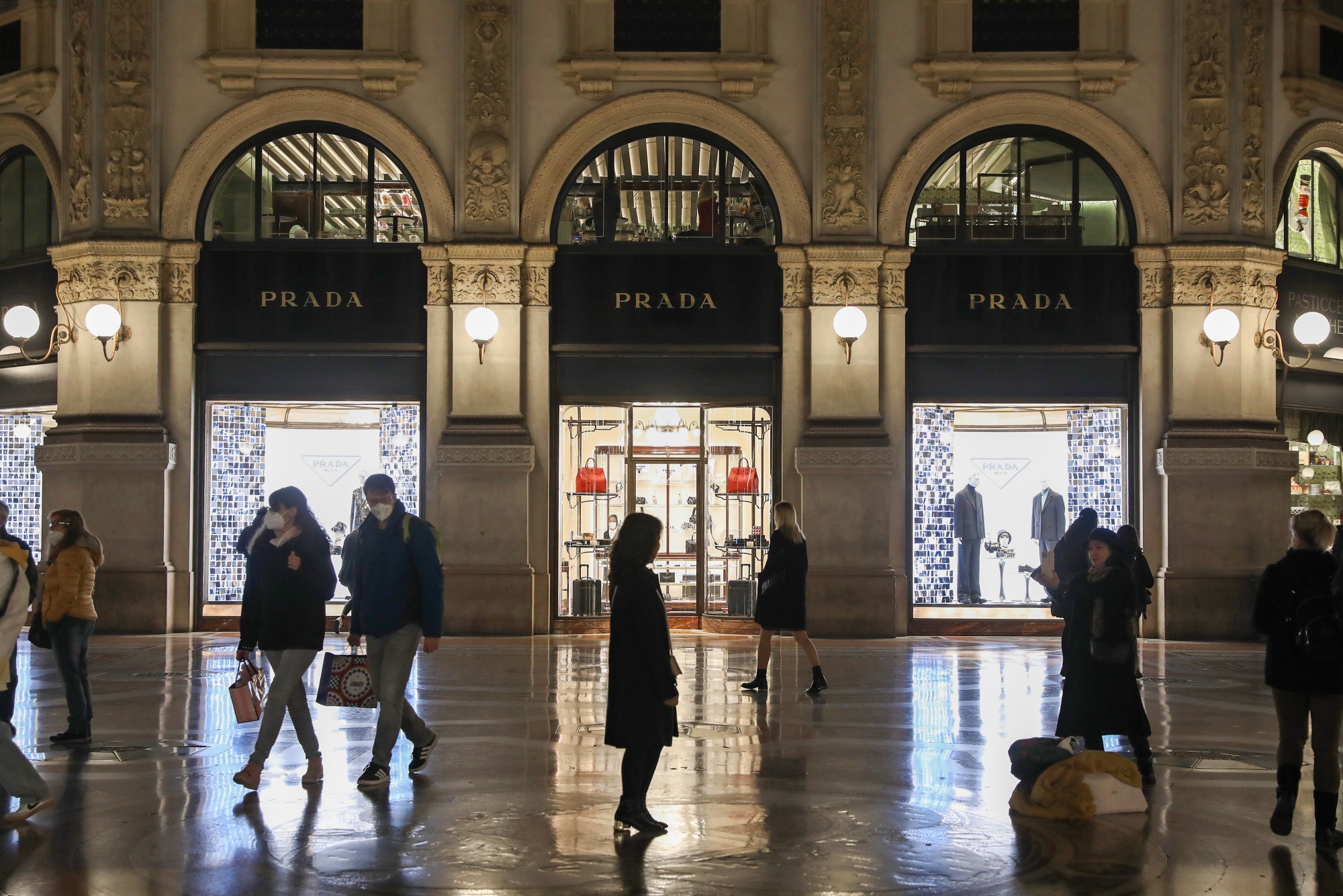 Prada shop. Galleria Vittorio Emanuele II. Milan, Italy Stock Photo - Alamy