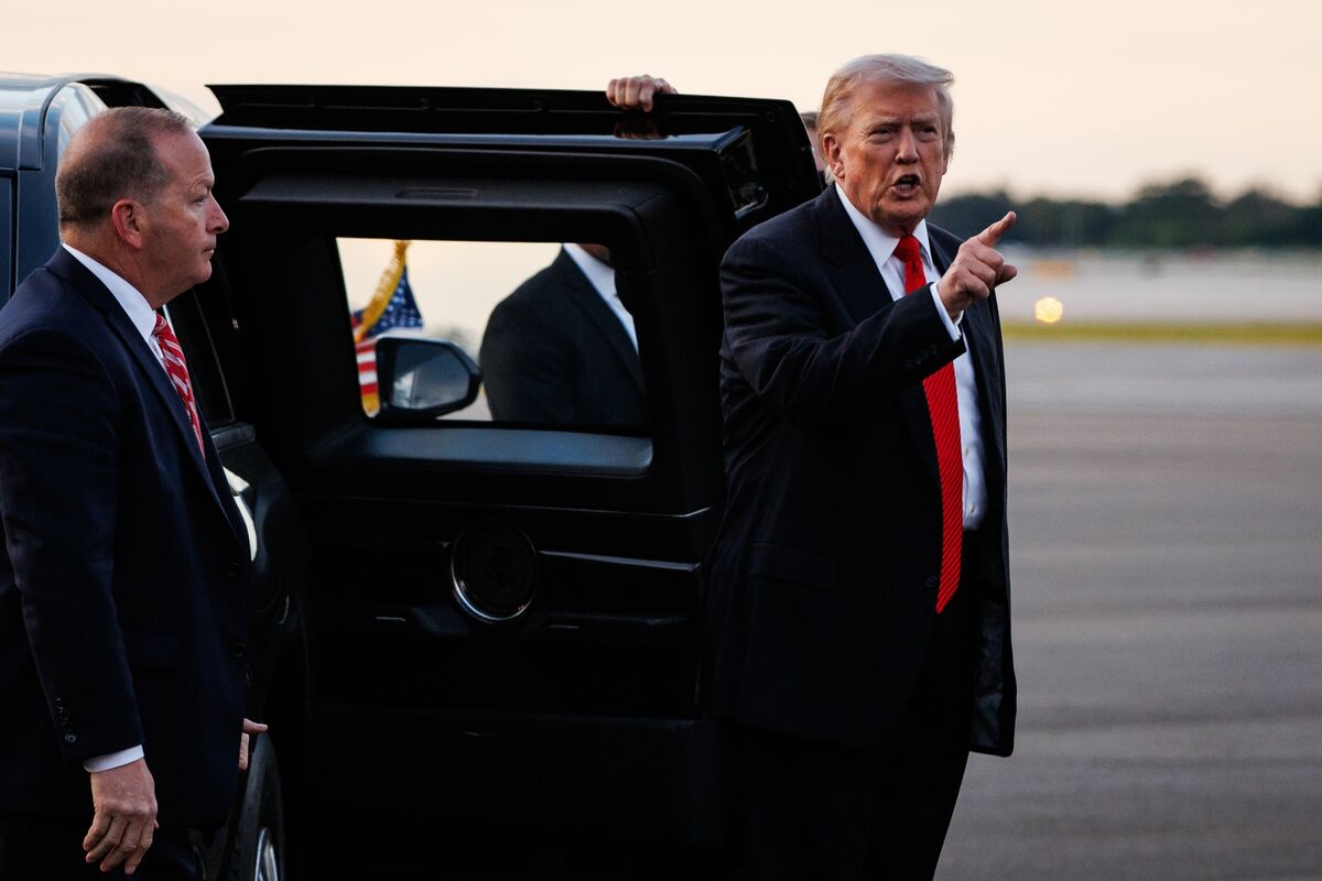 
                            Trump Outlines Plan to Undo Biden-Era Fuel Mileage Mandates